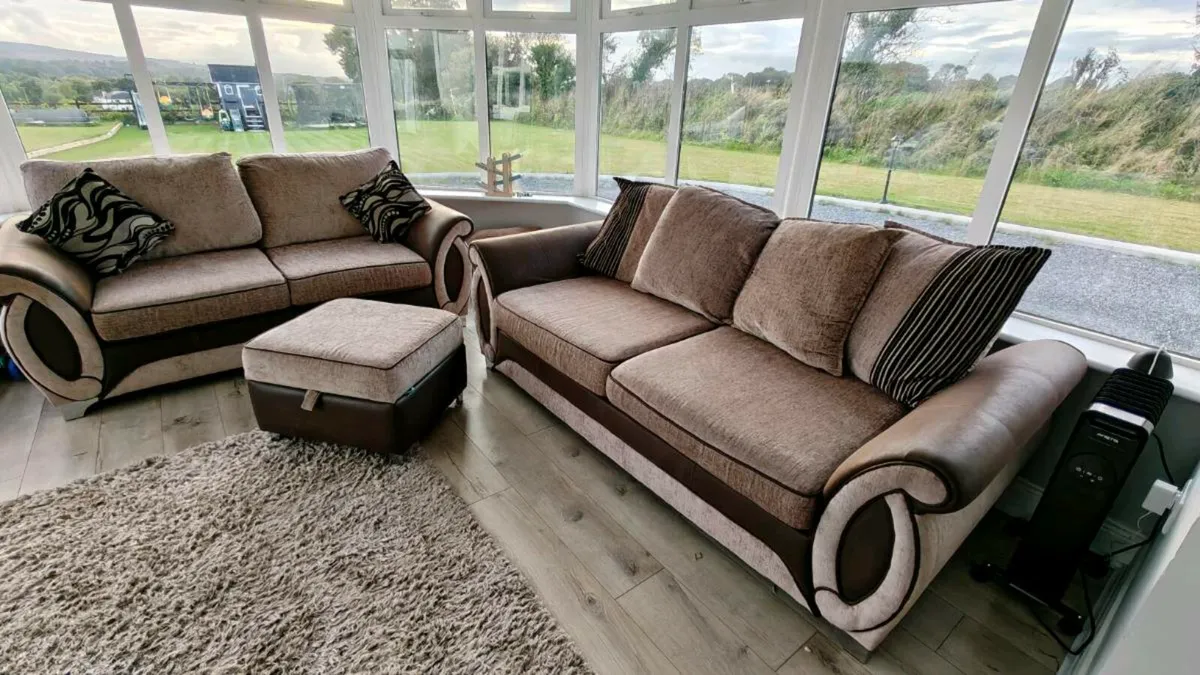 DFS Sofa set 2 and 3 with foot stool & matt - Image 3
