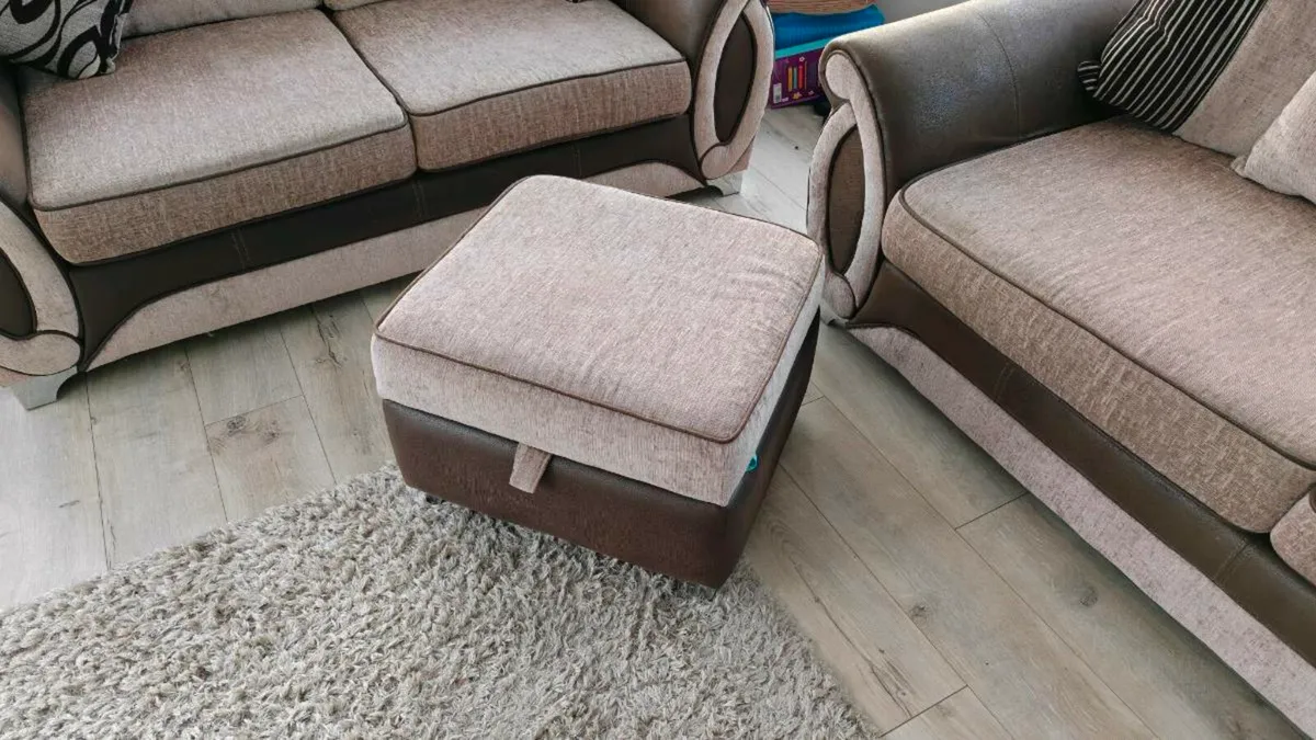 DFS Sofa set 2 and 3 with foot stool & matt - Image 4