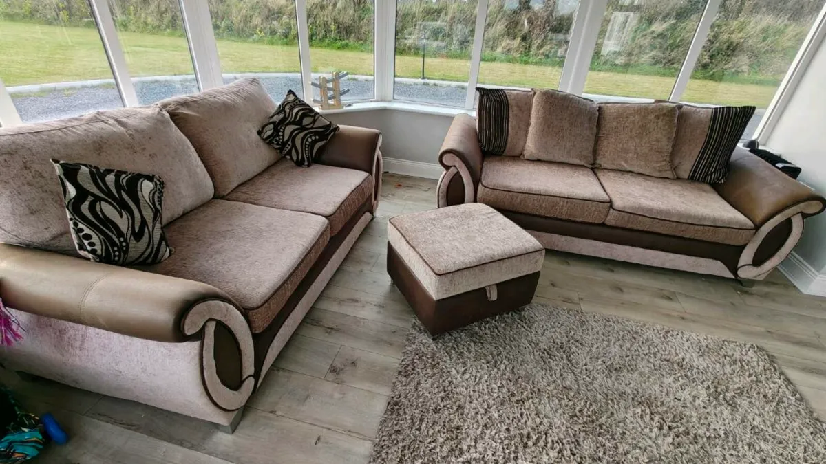 DFS Sofa set 2 and 3 with foot stool & matt - Image 1