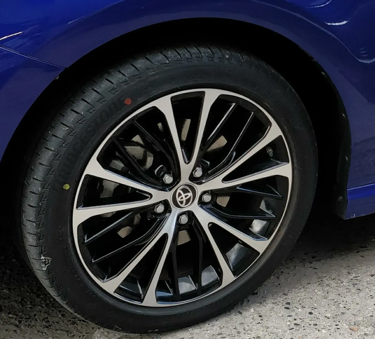 TOYOTA CAMRY Hybrid LOW MILEAGE 2020 - Image 2