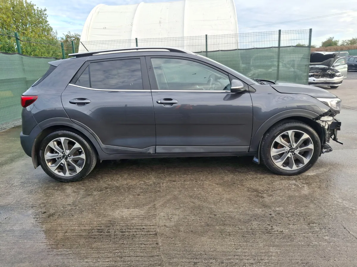 201 Kia Stonic 1.6 Diesel Light Damage - Image 3