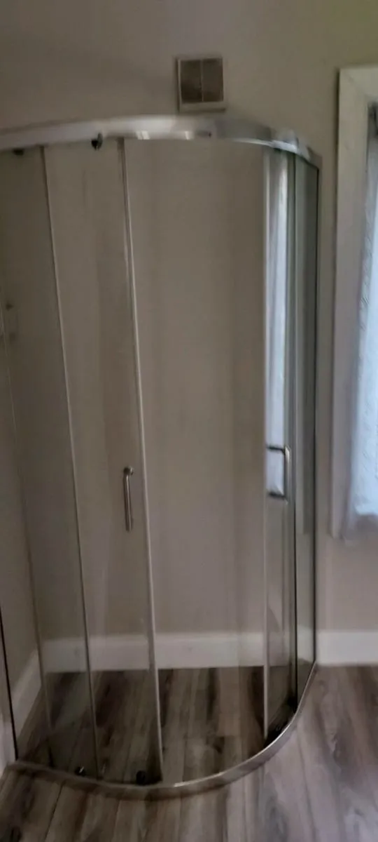Shower tray and glass - Image 1