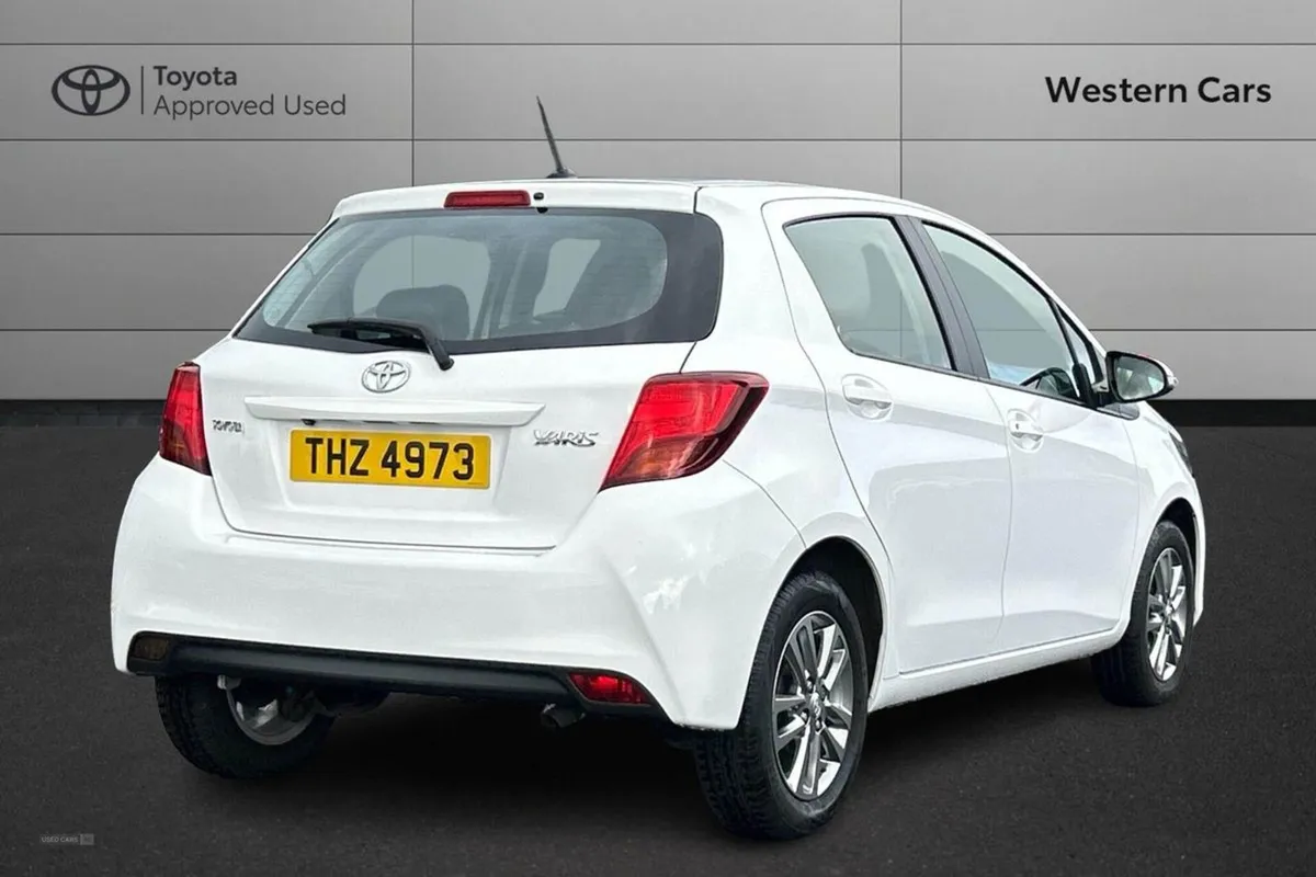 Toyota Yaris 1.33 Dual Vvt-i Icon Euro 5 5dr Euro - Image 2