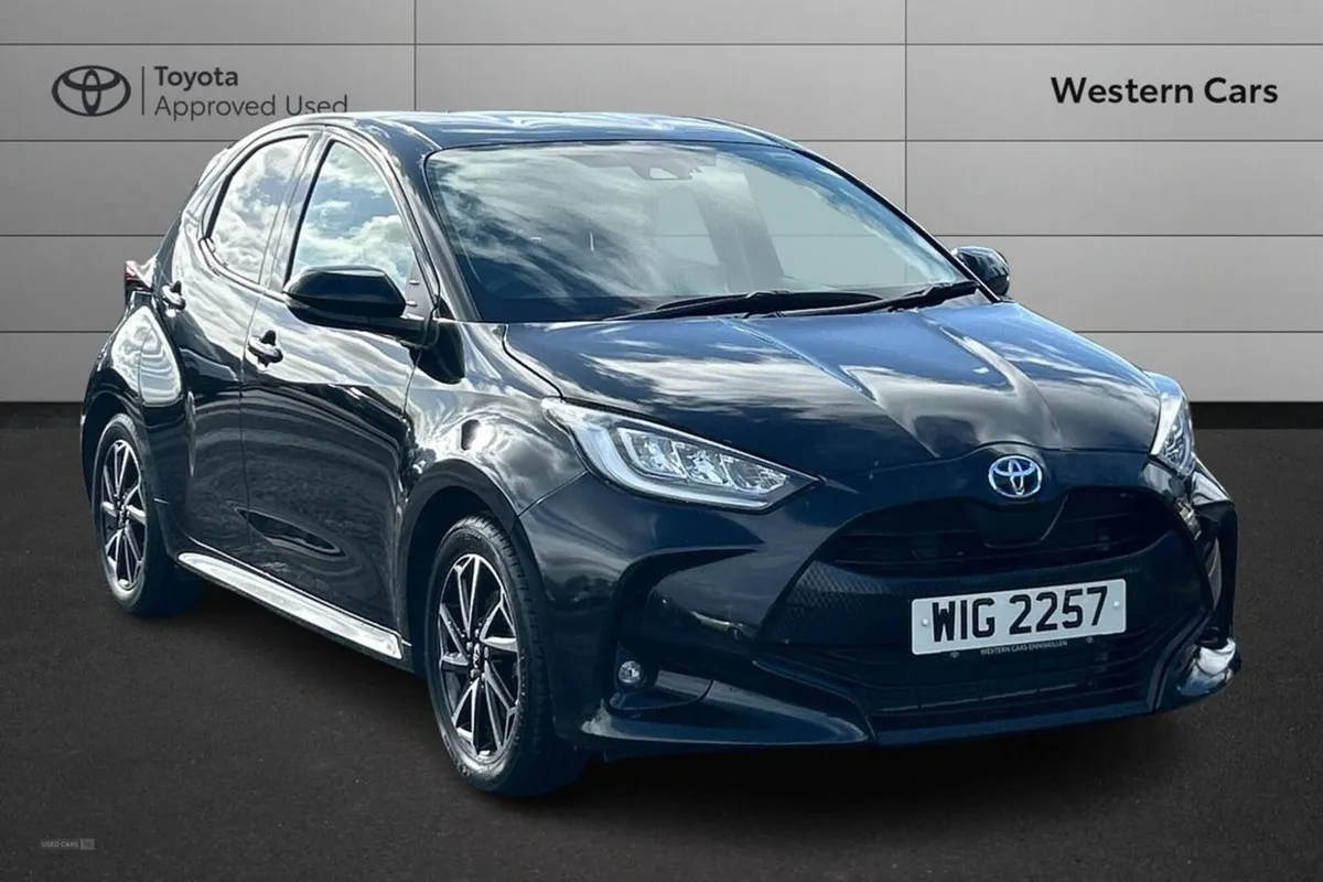 Toyota Yaris 1.5 Vvt-h Design E-cvt Euro 6 (s/s) - Image 1