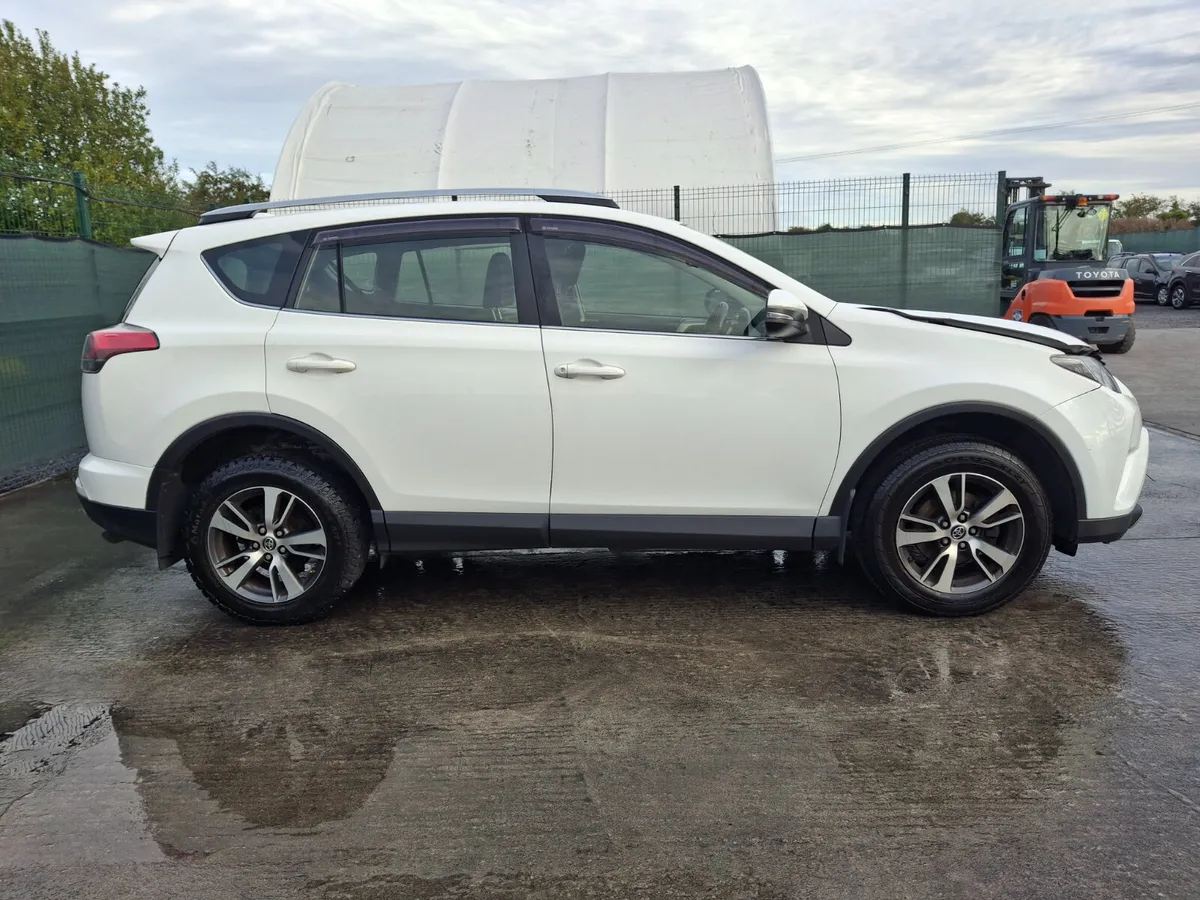 162 Toyota Rav-4  2.0 D4D.light Damage - Image 3