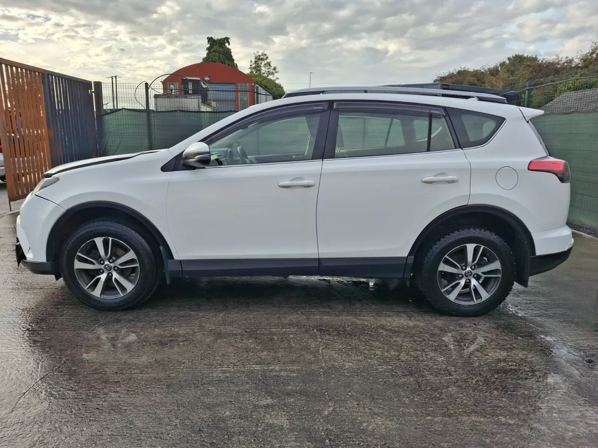 162 Toyota Rav-4  2.0 D4D.light Damage - Image 4