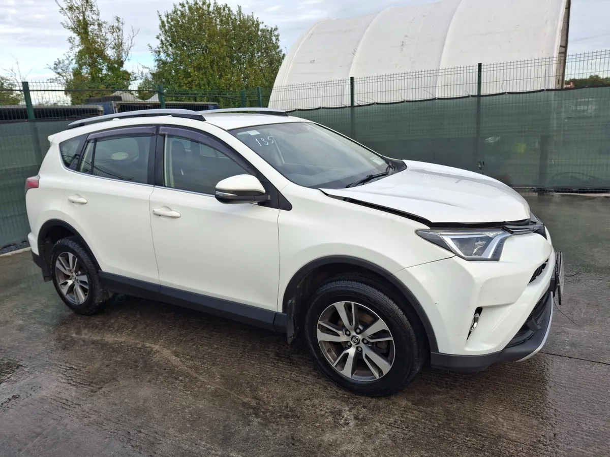 162 Toyota Rav-4  2.0 D4D.light Damage - Image 1