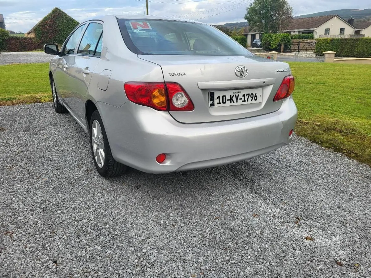 Toyota Corolla 2010 - Image 2
