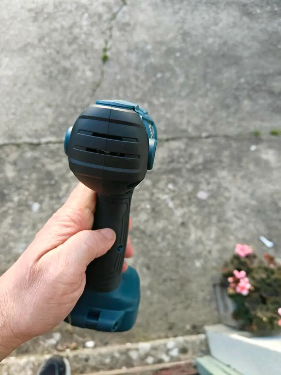 Bosch twin pack drill/driver set - Image 3
