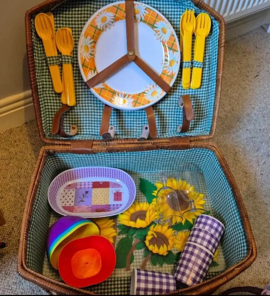 Picnic basket - Image 1