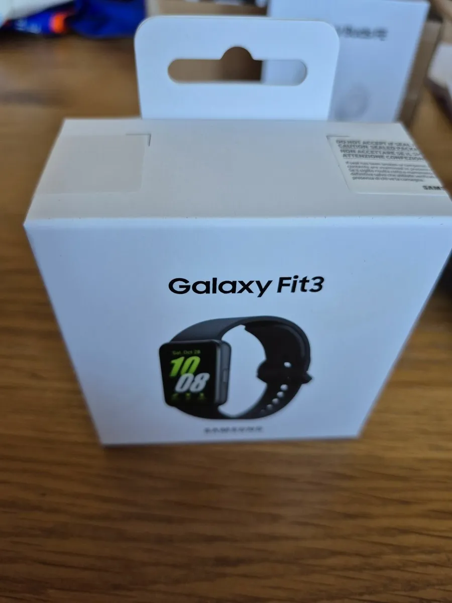 Samsung Smartwatch & Earpods - Image 2