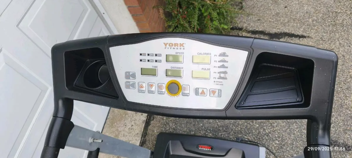 Treadmill - York T500i - Image 4