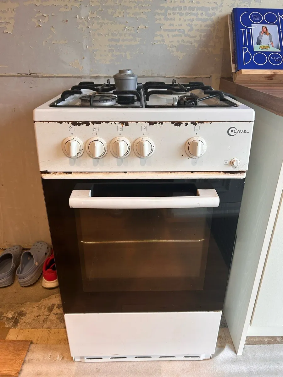 Gas cooker - Image 1