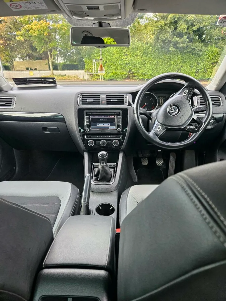 2015 VW Jetta 2.0TDI 110HP - Image 4