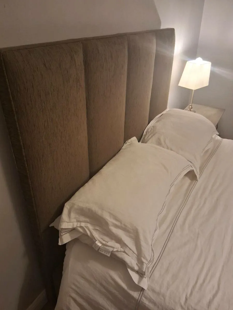 King size bed - Image 2