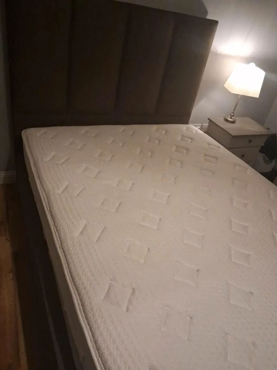 King size bed - Image 4