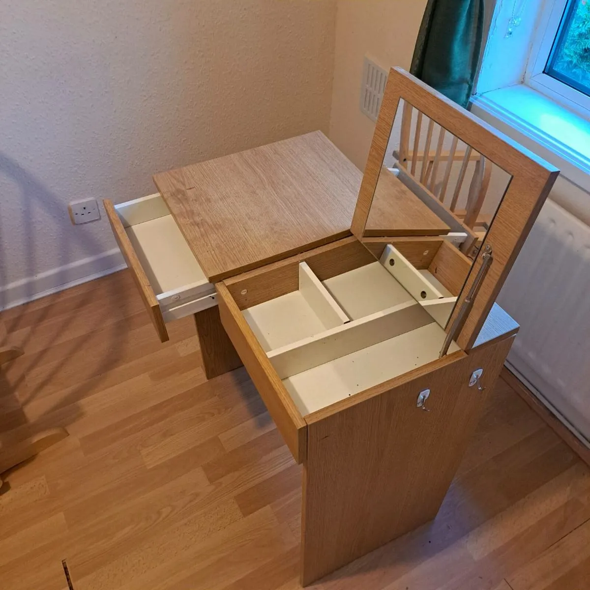 Make up desk - Image 1