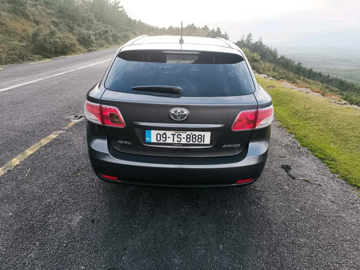 Toyota Avensis High Spec - Image 3