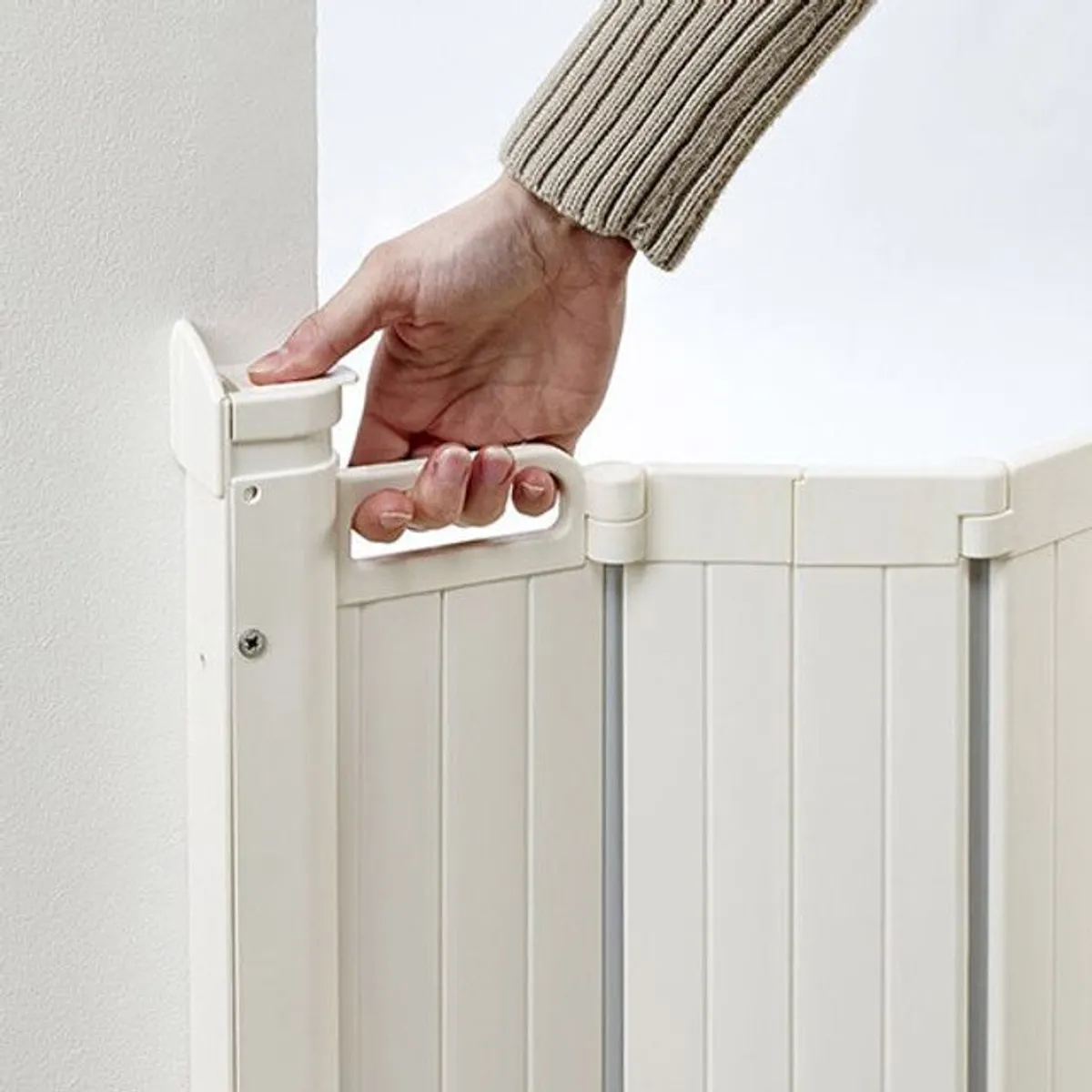 BabyDan Guard Me, Auto Retractable Stair Gate, Fits openings between 55-89 cm/21.65-25 in, White, Made in Denmark - Baby Gate/Safety Gate (Pet Gate/Dog gate) - Image 1