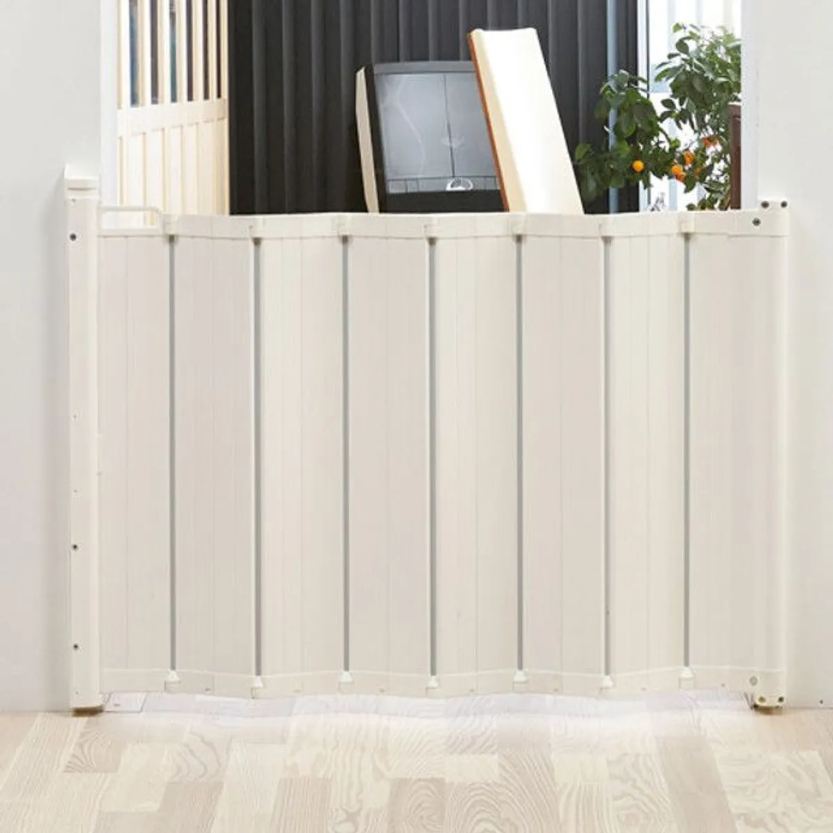 BabyDan Guard Me, Auto Retractable Stair Gate, Fits openings between 55-89 cm/21.65-25 in, White, Made in Denmark - Baby Gate/Safety Gate (Pet Gate/Dog gate) - Image 4