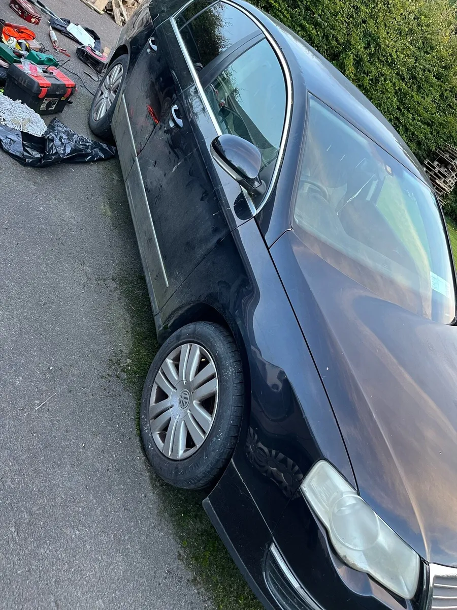 Volkswagen Passat - Image 2