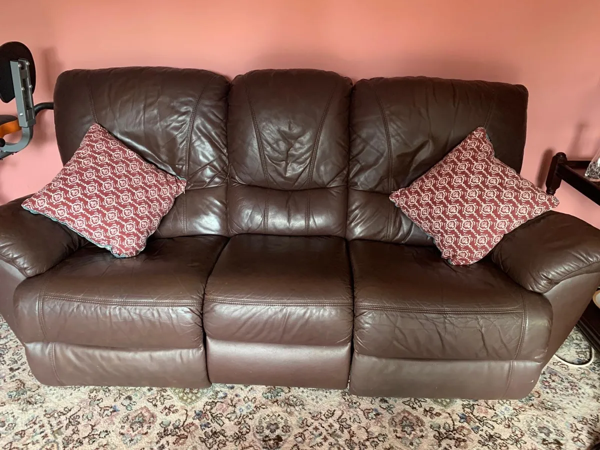 Brown leather sofa suite - Image 1
