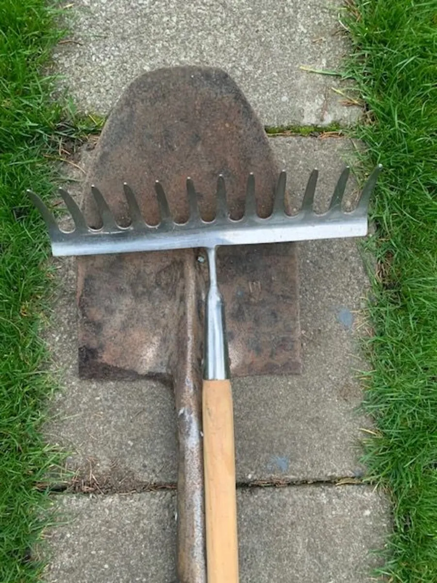 Garden Rake and shovel - Image 1