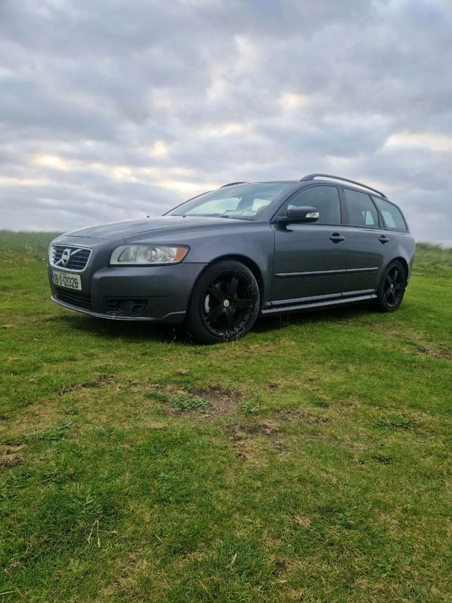 Volvo v50 - Image 1