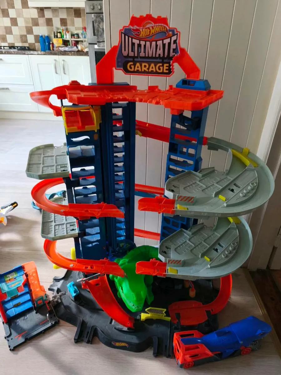 Hot wheels ultimate garage