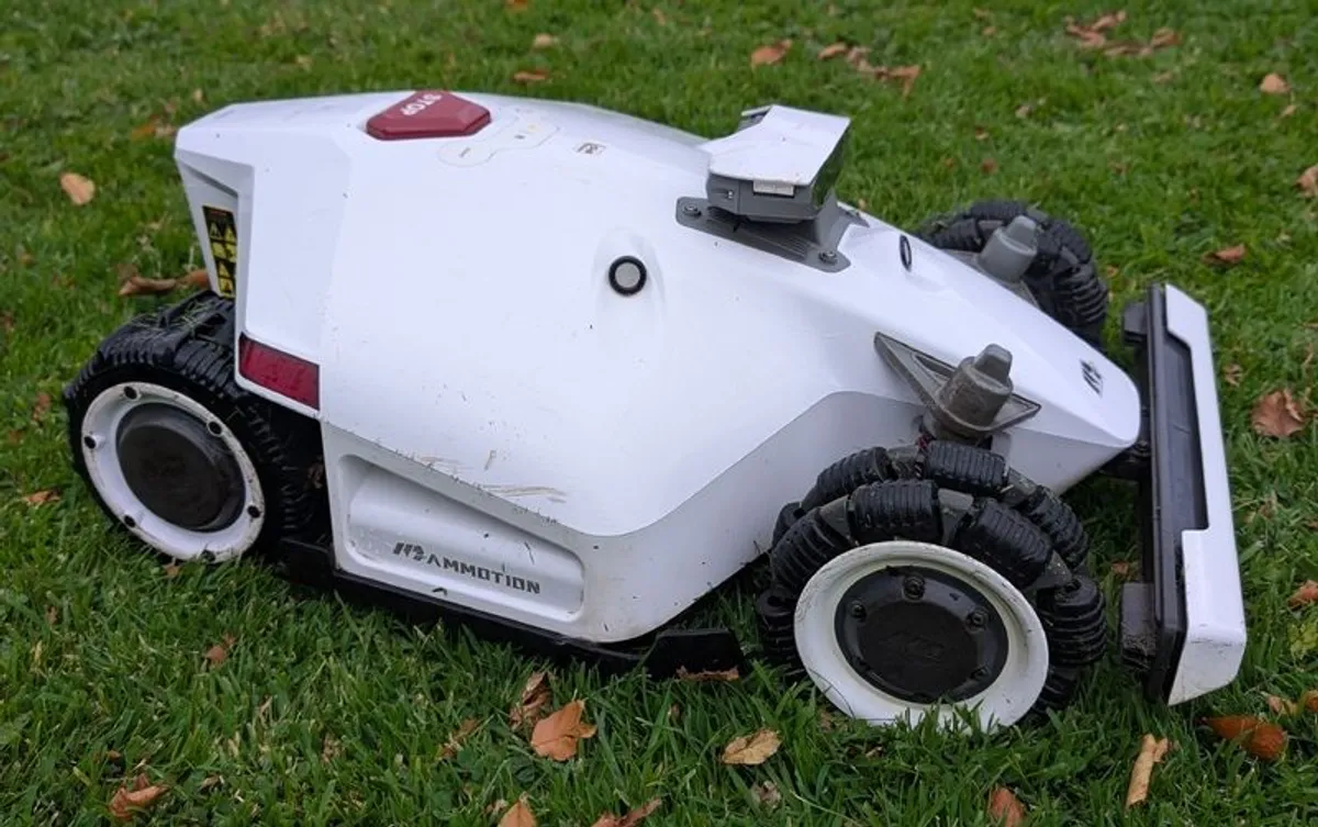 Luba 2 AWD 5000 Robotic Lawn Mower - Image 3