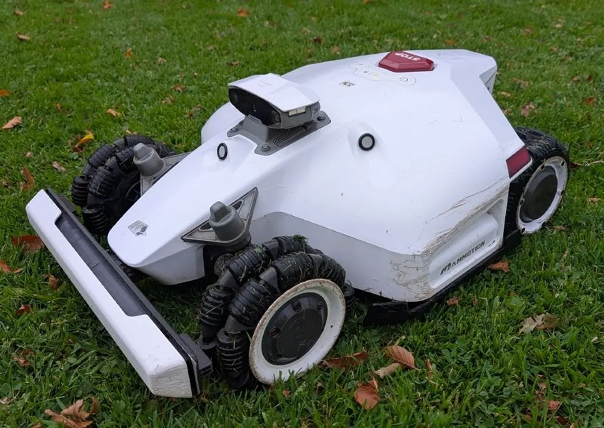 Luba 2 AWD 5000 Robotic Lawn Mower - Image 4