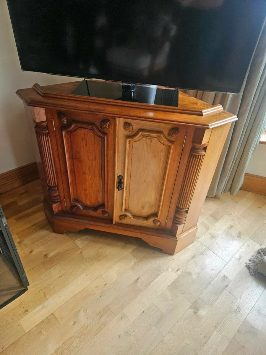Tv cabinet