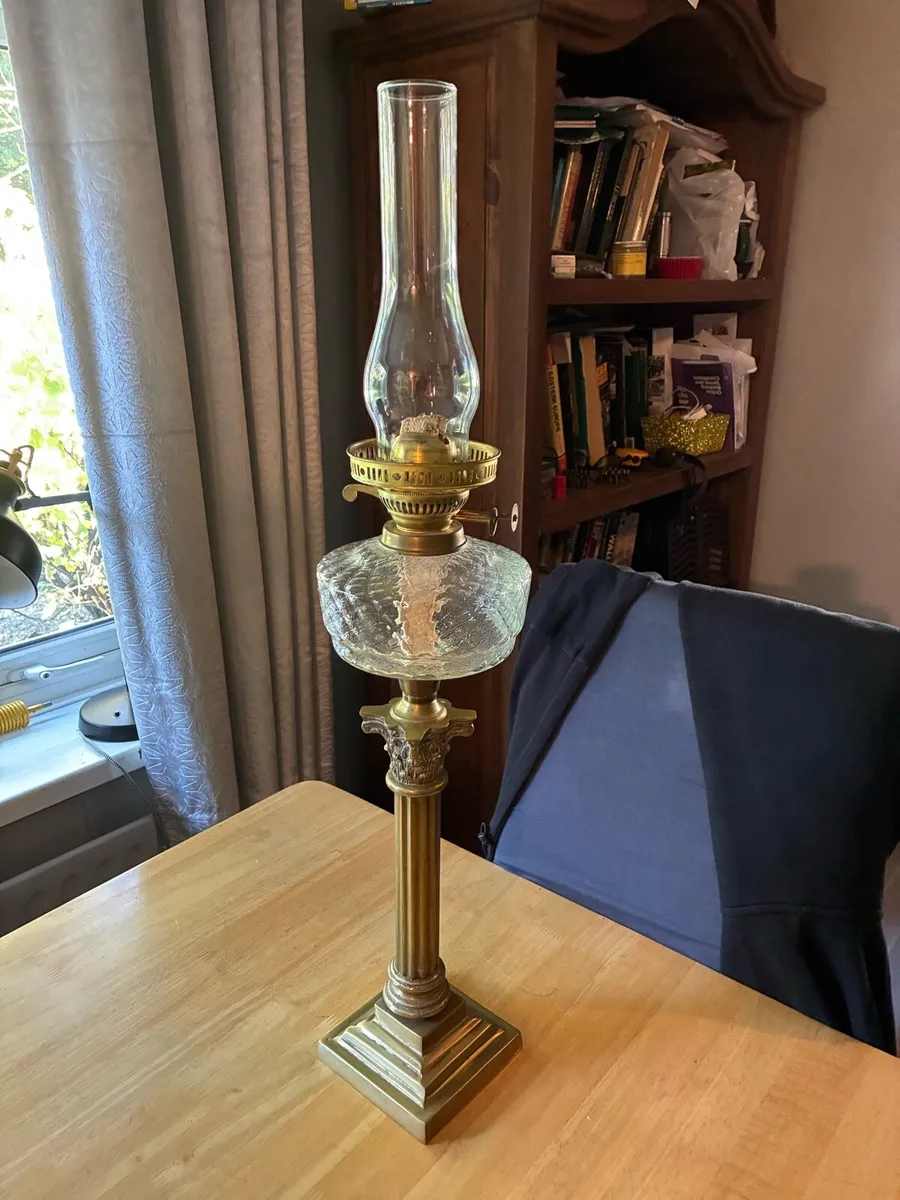 Beautiful Antique Oil Lamp - Image 1