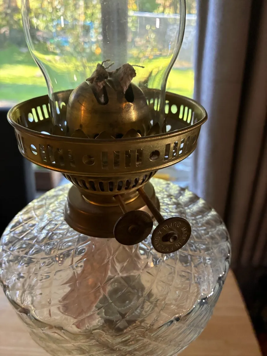 Beautiful Antique Oil Lamp - Image 2