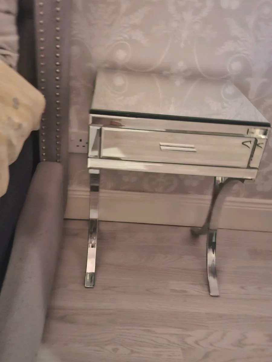 2x mirrored bedside lockers - Image 2
