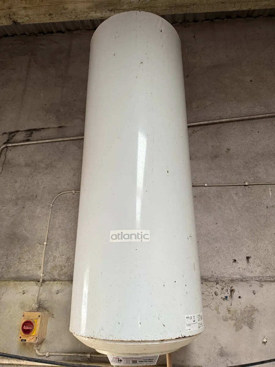 200l water heater - Image 1