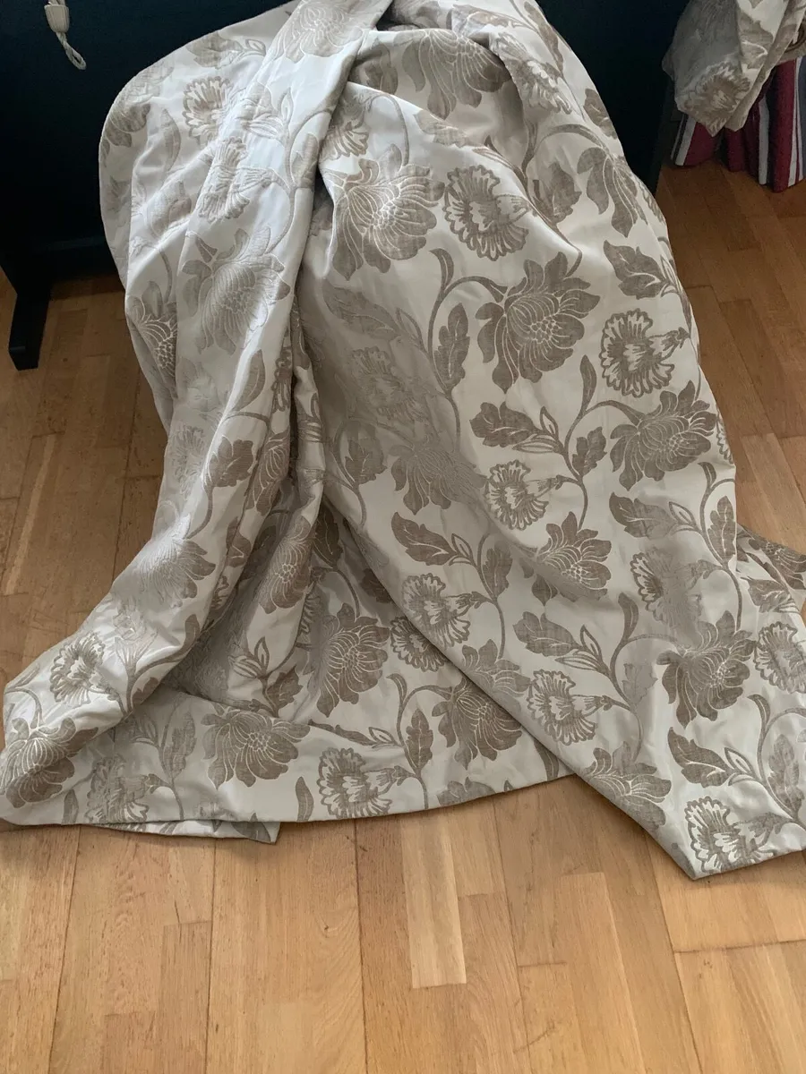 Curtains - Image 3