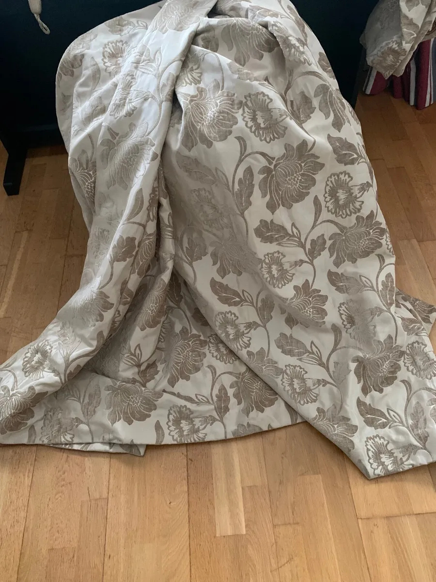 Curtains - Image 4