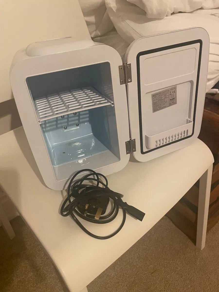 Mini fridge - Image 2