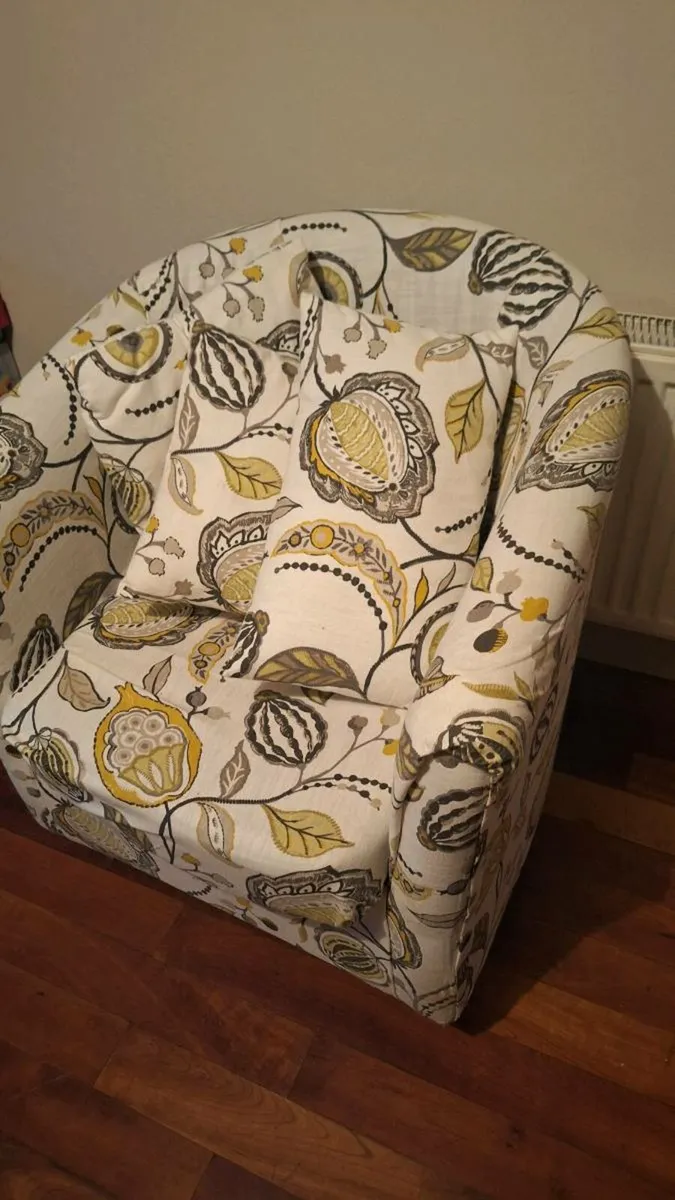 Chair (bucket chair)