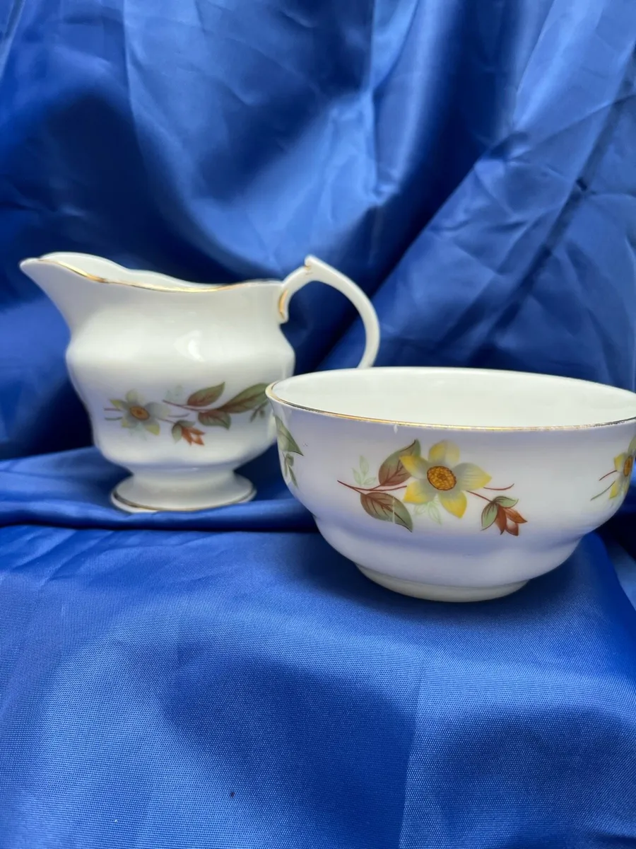 Arklow sugar bowl and jug - Image 1