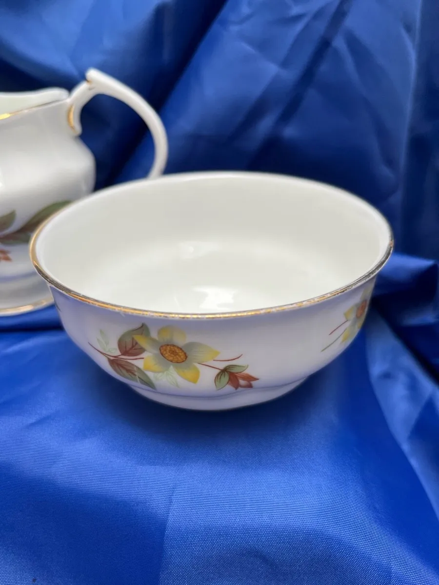 Arklow sugar bowl and jug - Image 2