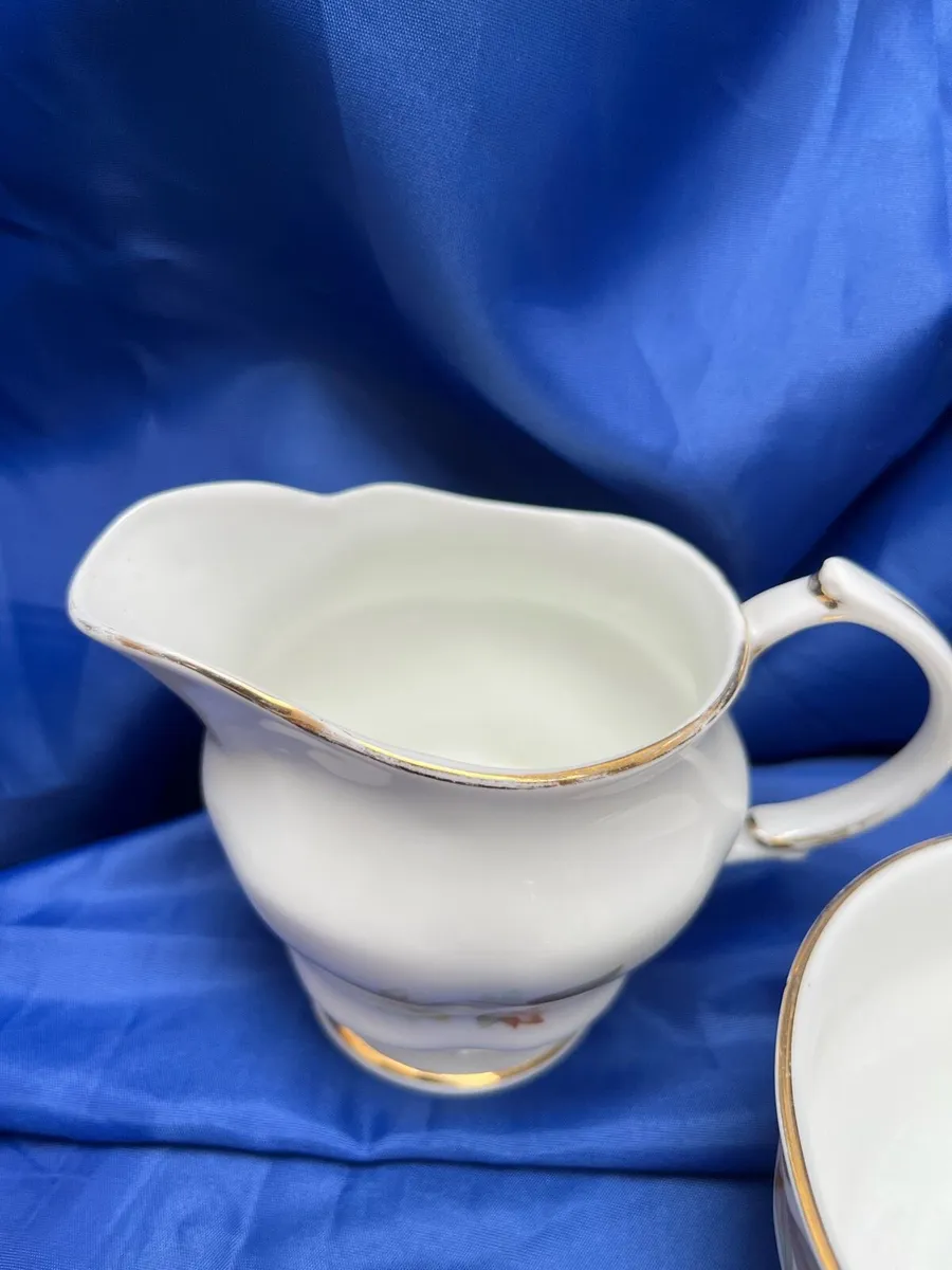 Arklow sugar bowl and jug - Image 3
