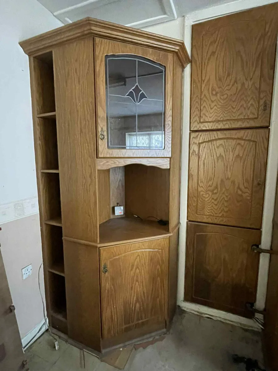 2 corner units , 1 centre unit and dresser - Image 1