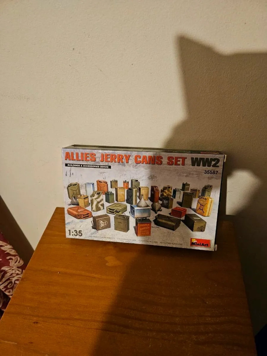 Airfix Miniart Allied Jerry Cans
