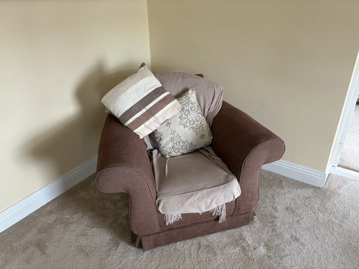 3 Piece Suite - Image 2