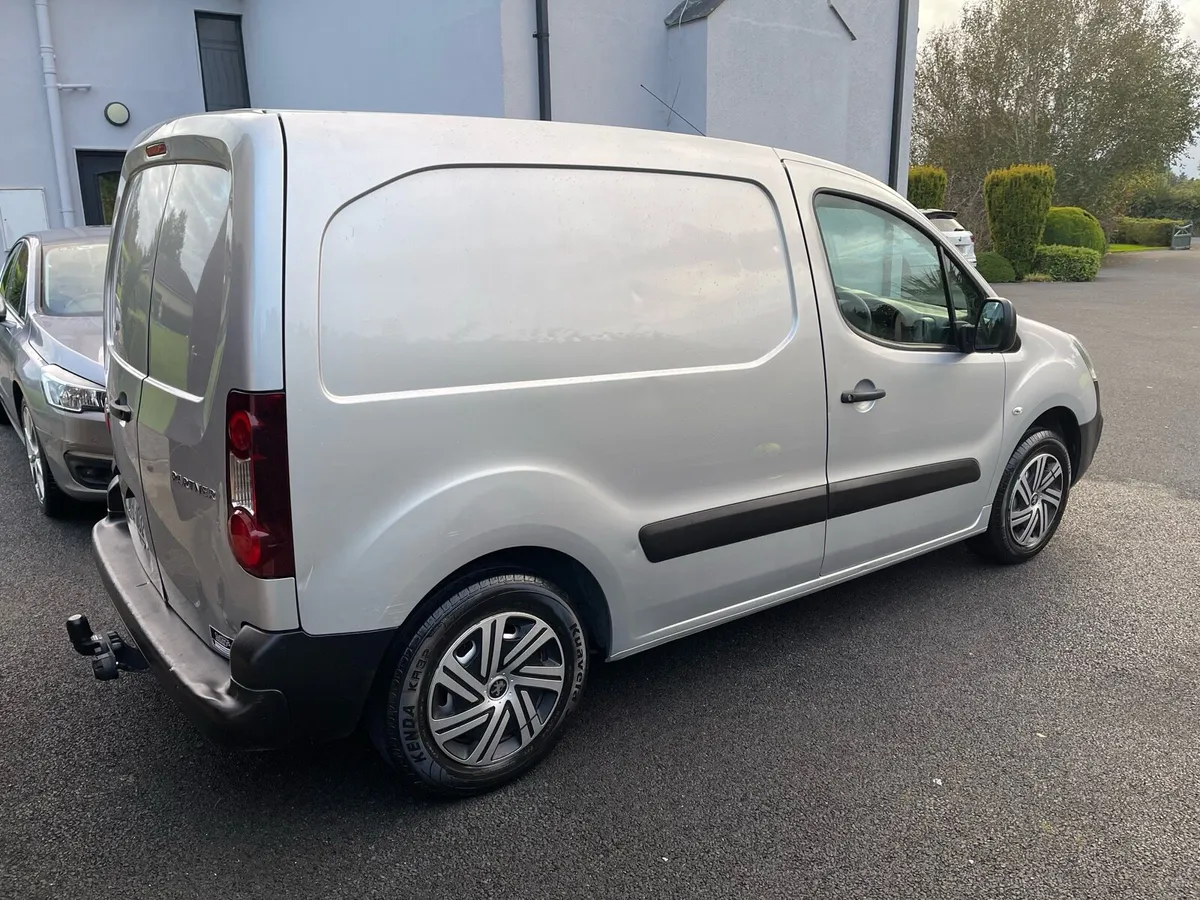 2017 Peugeot Partner - Image 2