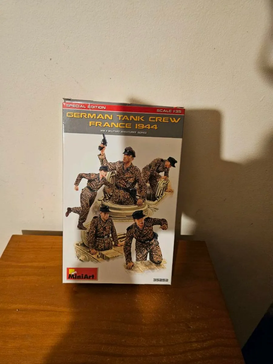 Airfix Miniart German Tank Crew France 1944