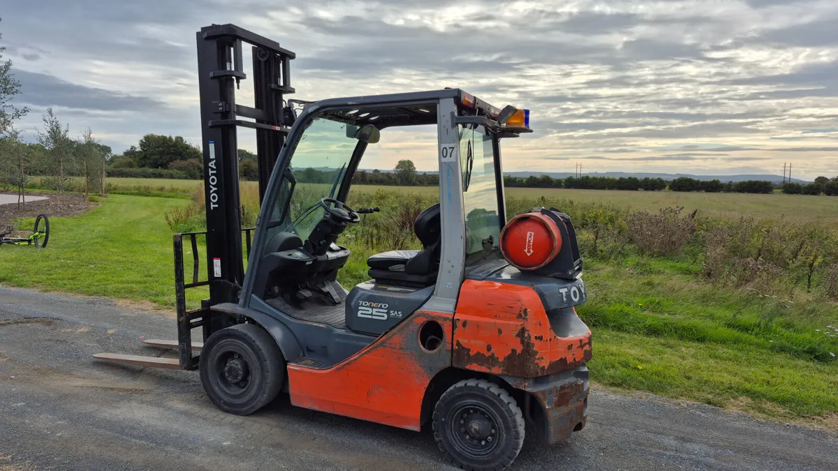 TOYOTA FORKLIFT - Image 4