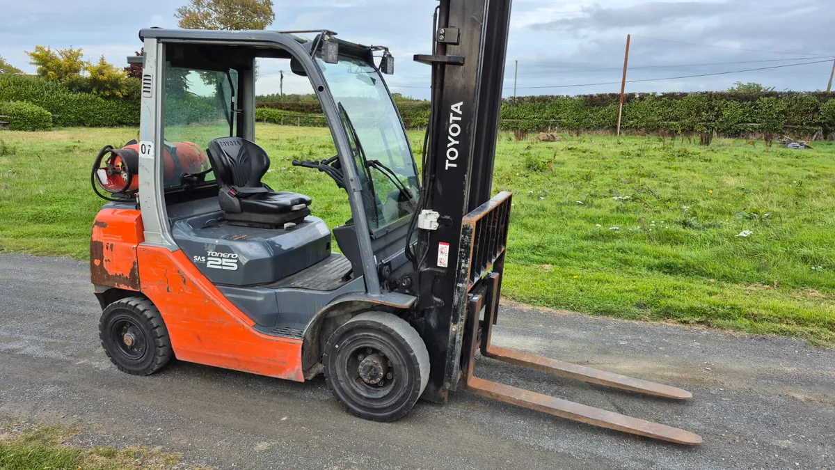 TOYOTA FORKLIFT - Image 2